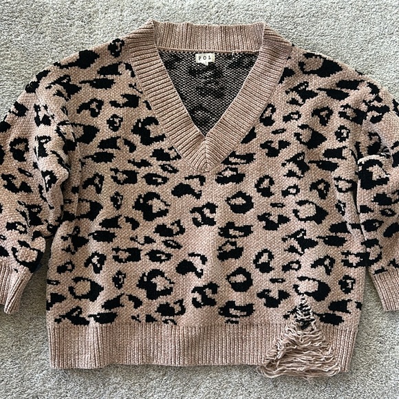 POL Distressed Animal Print Oversized Sweater - Picture 2 of 5
